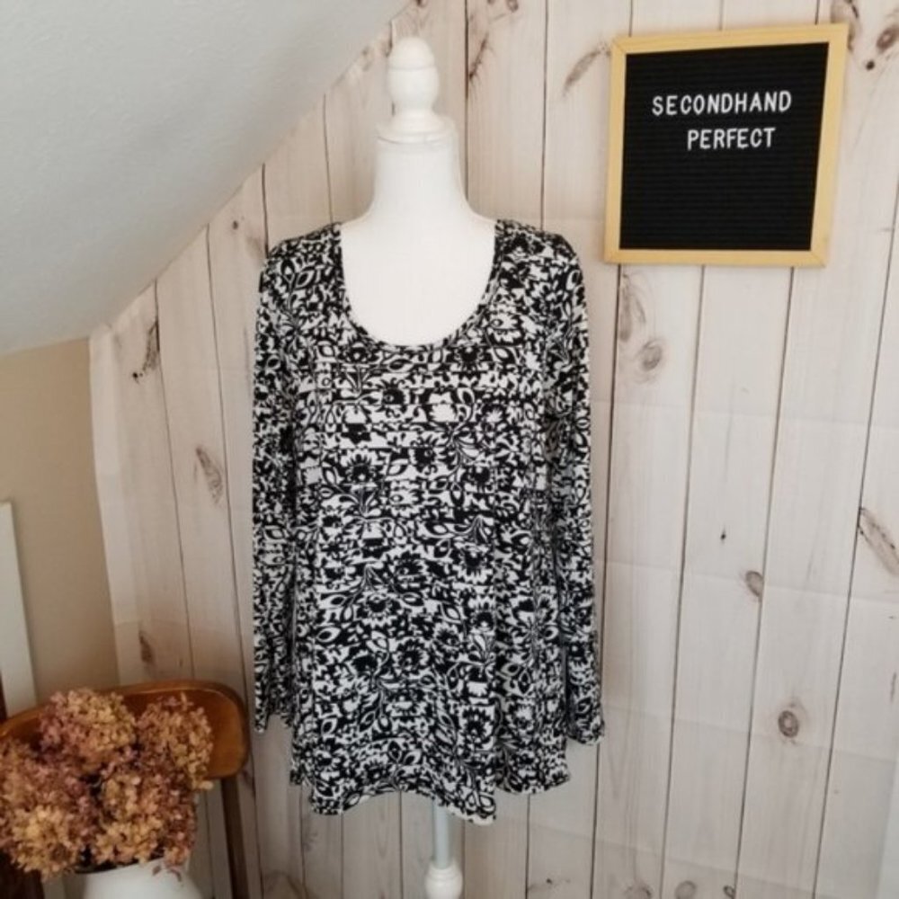 LulaRoe Black & White Long Sleeve Top